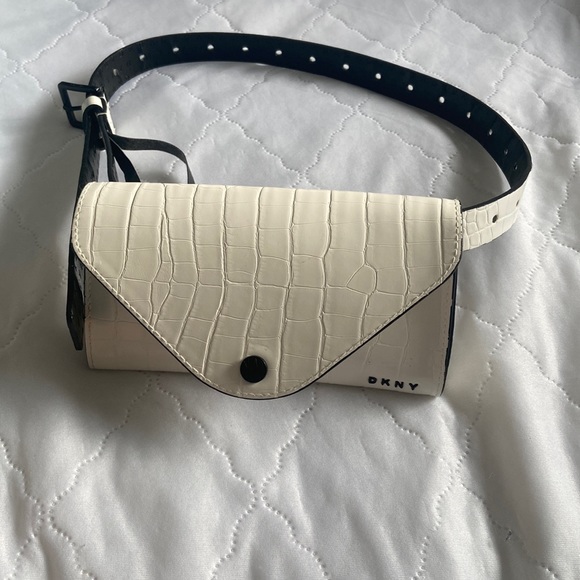 DKNY small Fanny pack - Picture 1 of 9